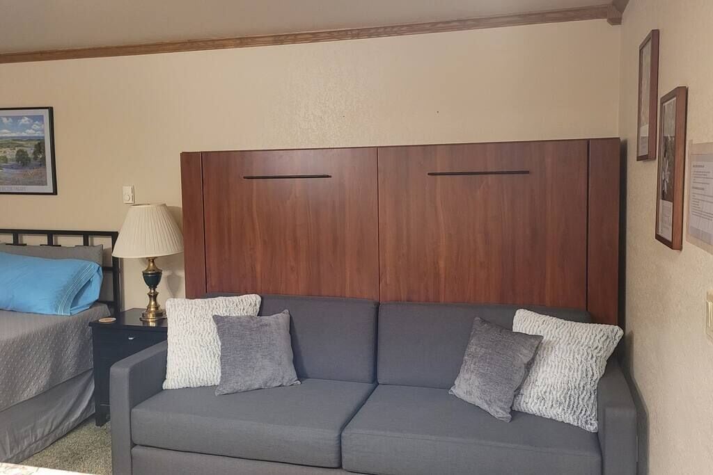 Condo 108, Wifi, Community Pool, Jacuzzi, Lounge,