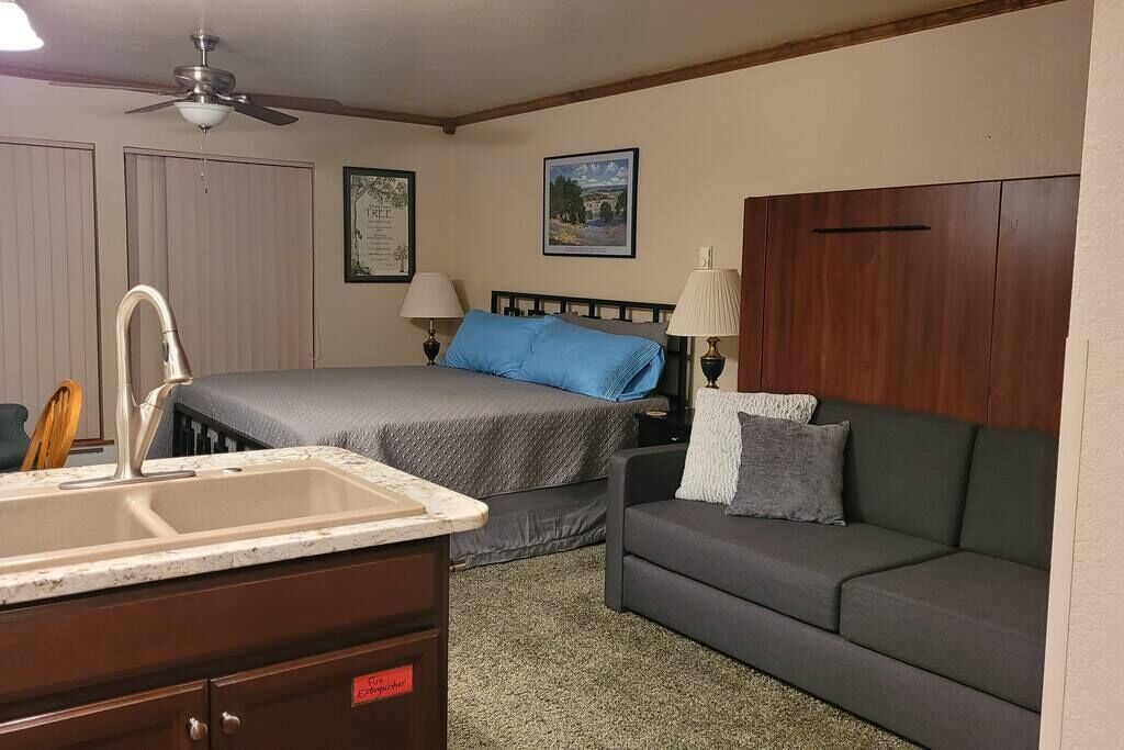 Condo 108, Wifi, Community Pool, Jacuzzi, Lounge,