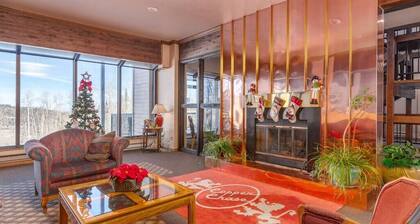 Condo 108, Wifi, Community Pool, Jacuzzi, Lounge,