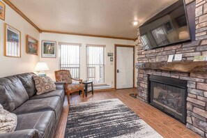 TV, fireplace - Condo 208, Wifi, Gas Fireplace, Community Pool & (Brian Head)