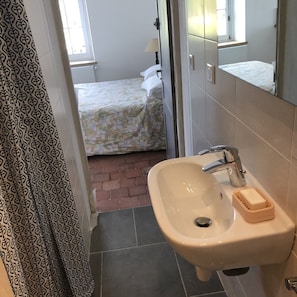 1 chambre, fer et planche Ă repasser, lit parapluie, Wi-Fi gratuit
