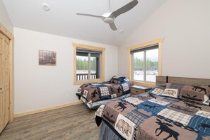 4 bedrooms, iron/ironing board, WiFi, bed sheets