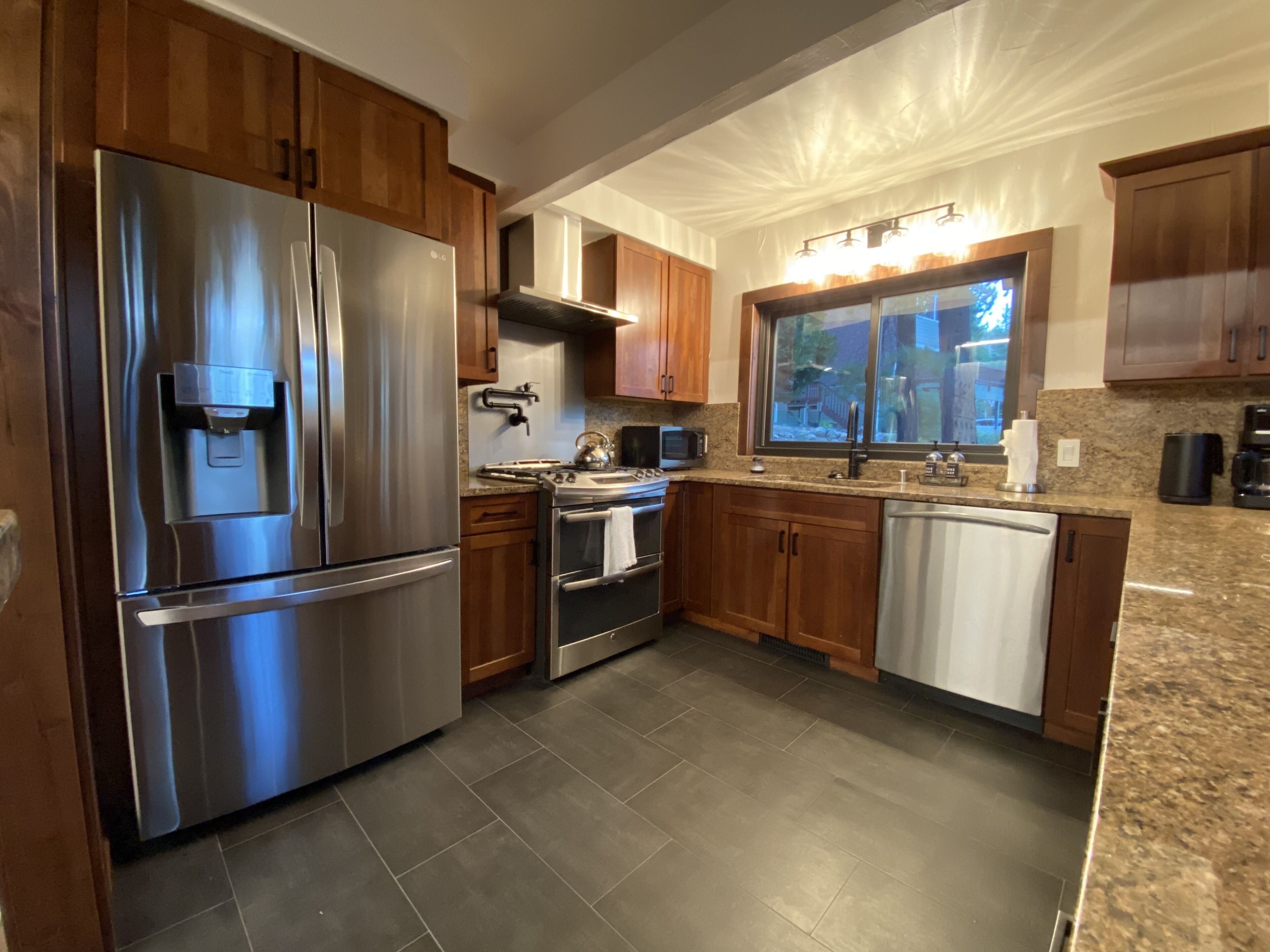 Memory Making Remodeled Tahoe Cabin - Minutes to Ski Slopes and Lake