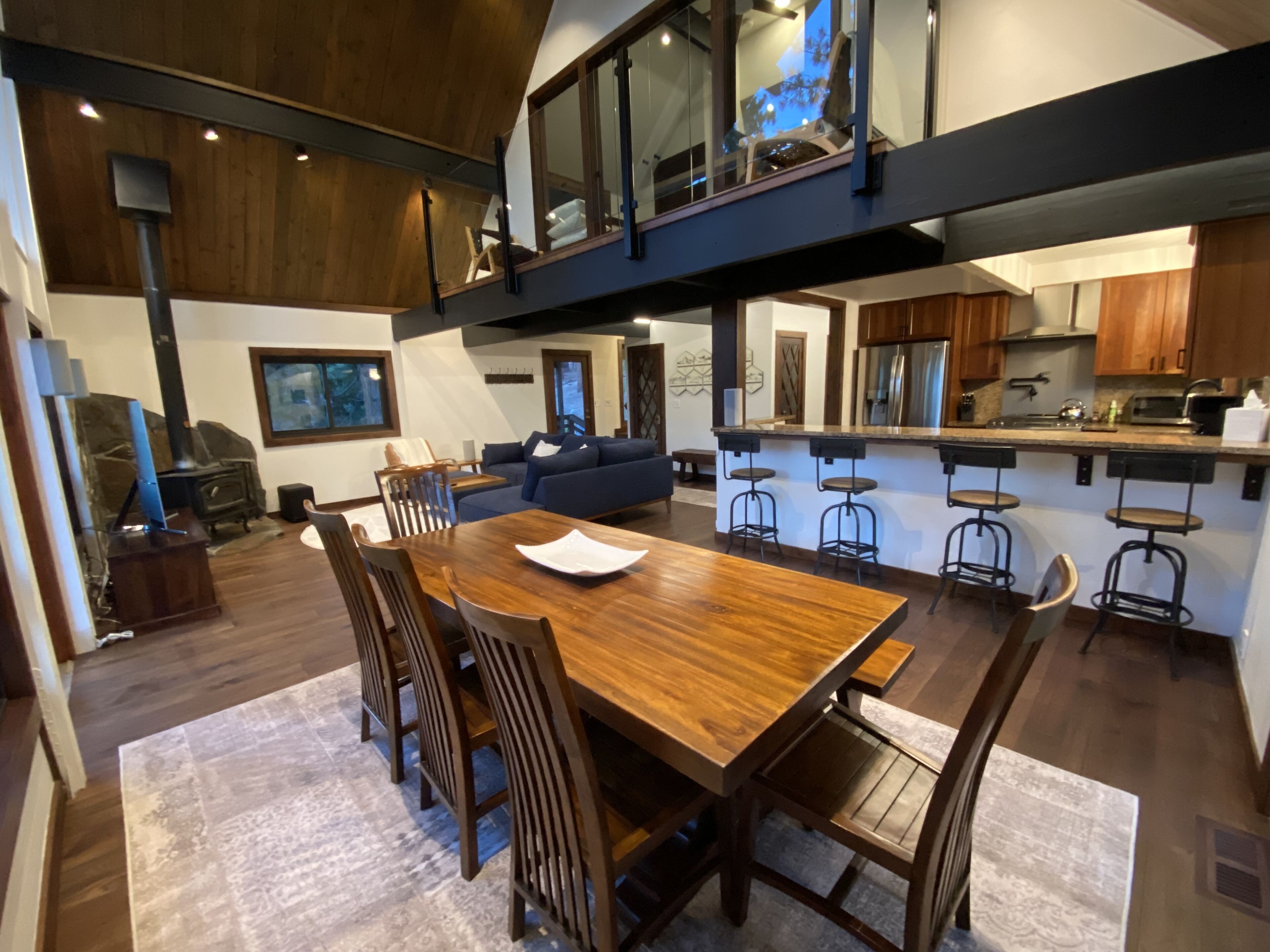 Memory Making Remodeled Tahoe Cabin - Minutes to Ski Slopes and Lake