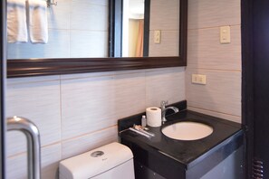 Family Studio Suite | Bathroom - OYO 791 Bell Mansion (Quezon City)