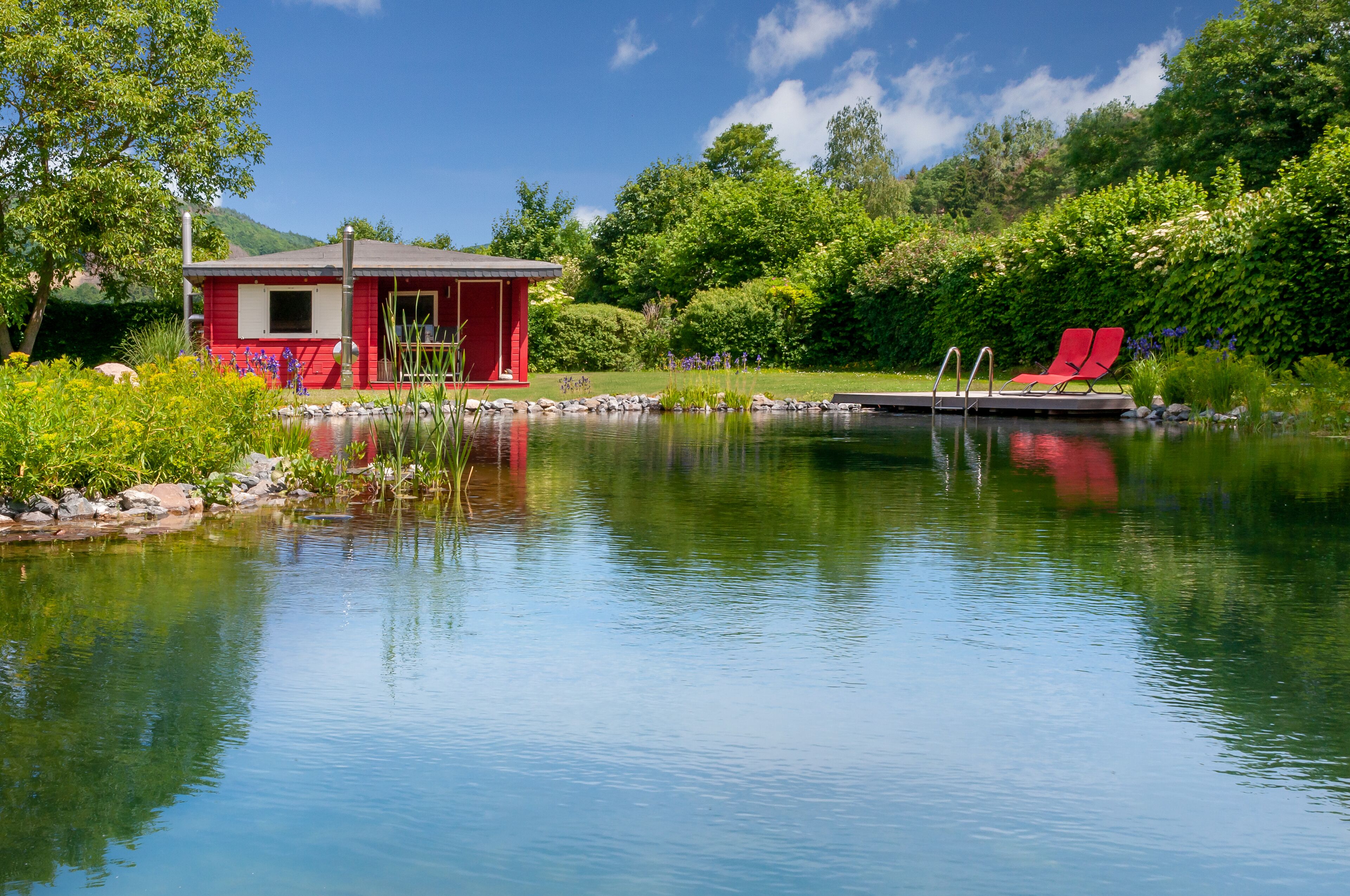Romantic Wooden Lodge, single, absolutely quiet, natural swimming pool, sauna