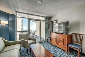 Televisio, videopelejä, DVD-soitin, pöytätennispöytä