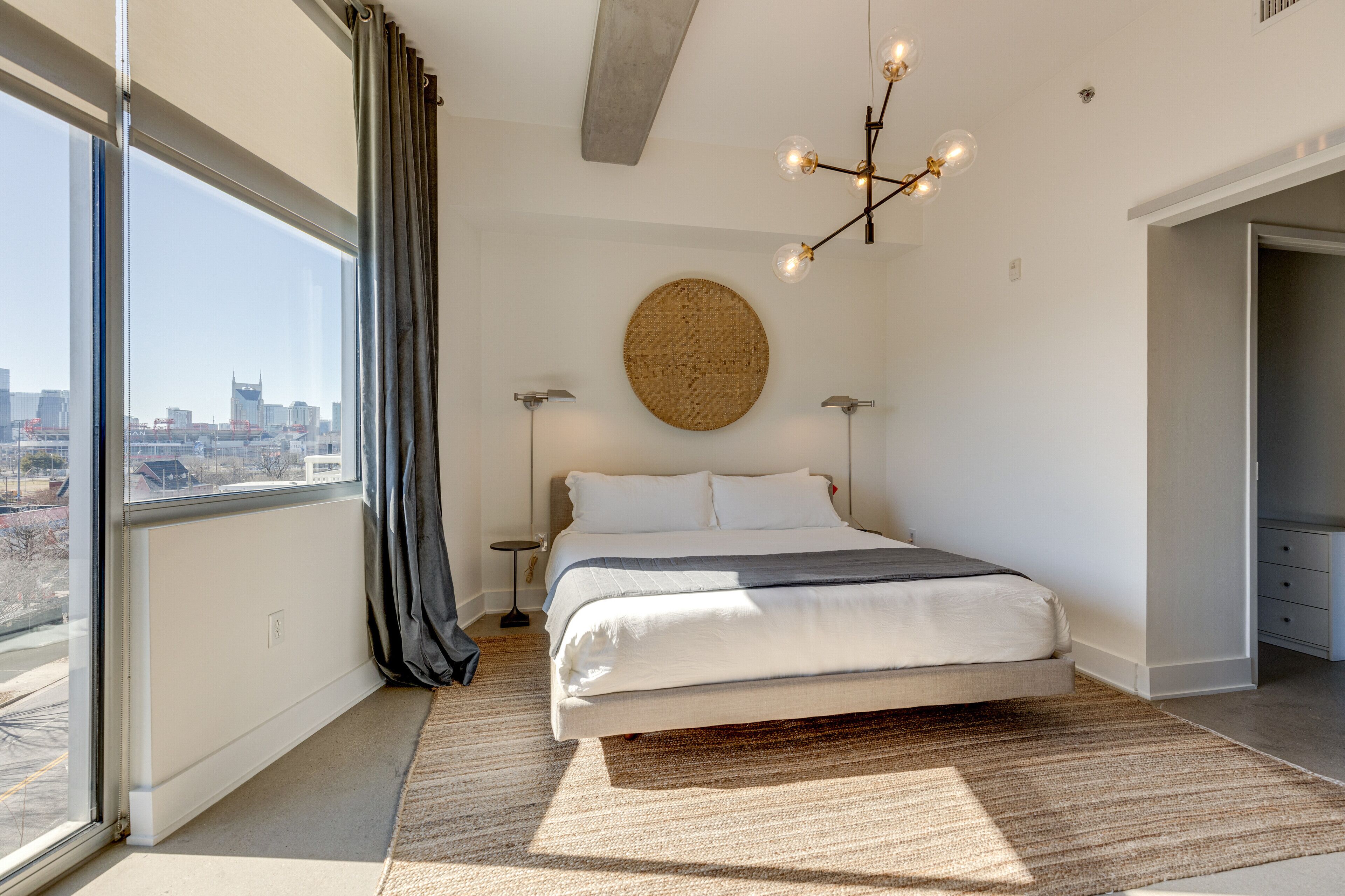 Amazing 2 Bd 4th floor condo with spectacular views