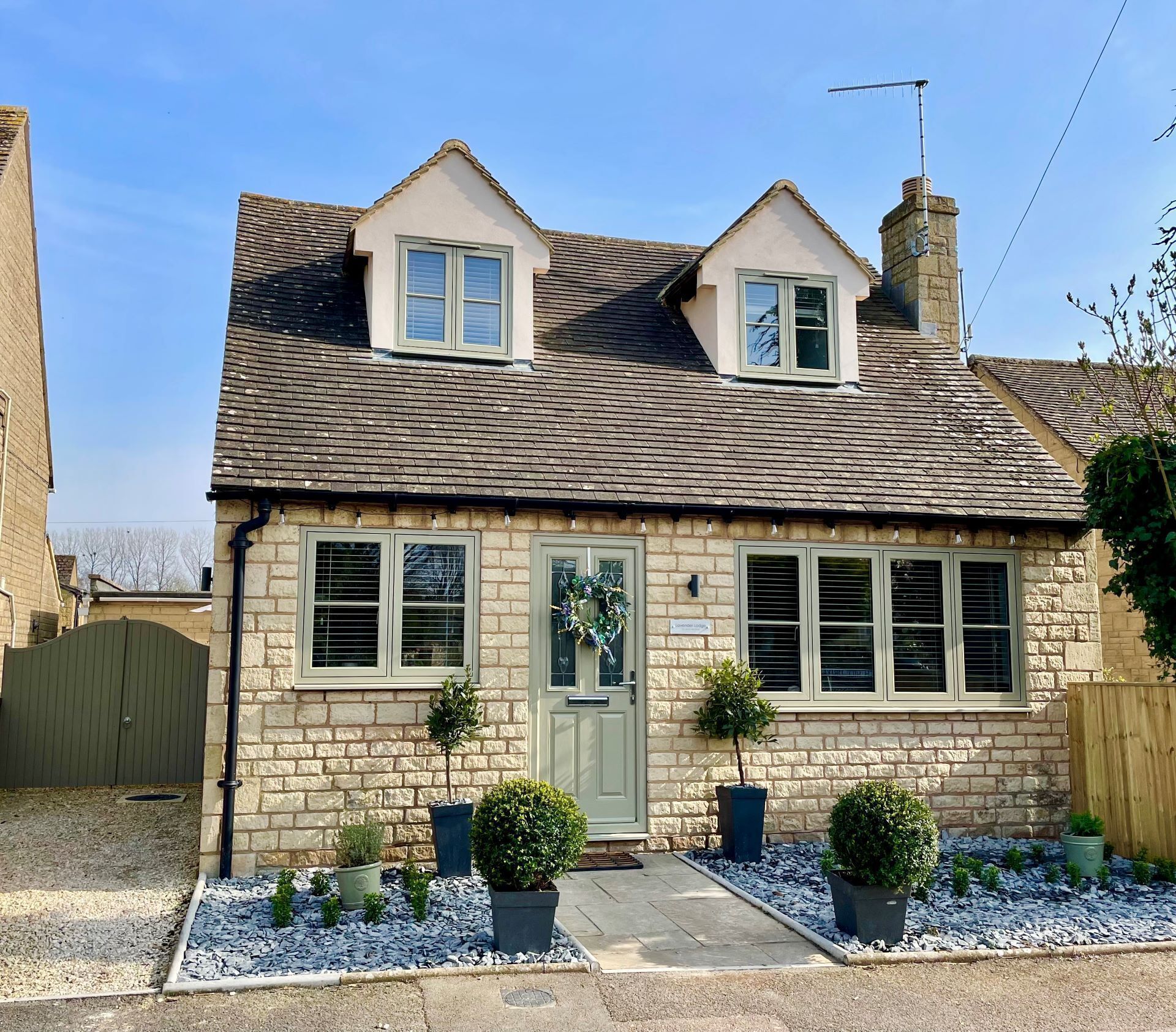 المنشأة من الخارج