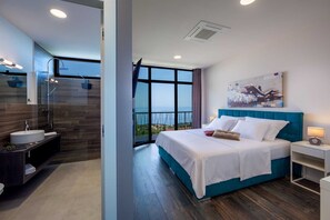 5 bedrooms, iron/ironing board, free WiFi, bed sheets