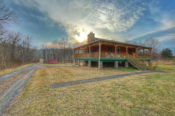 Heaven Can Wait River Retreat! Gorgeous, newly renovated log cabin