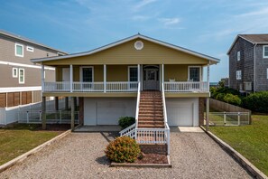 Exterior - "A Captains Cottage" oceanfront 4 bedroom, 3 bathroom (Holden Beach)