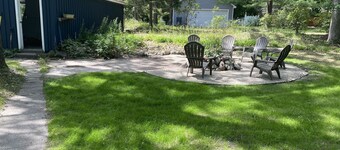 Spacious ranch-take the bike trail to town and skip traffic! Close to everything