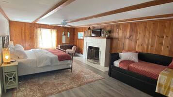 3 bedrooms, desk, free WiFi, bed sheets