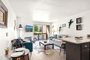 TV - Walk to Park City Mountain from this recently remodeled condo (Park City)