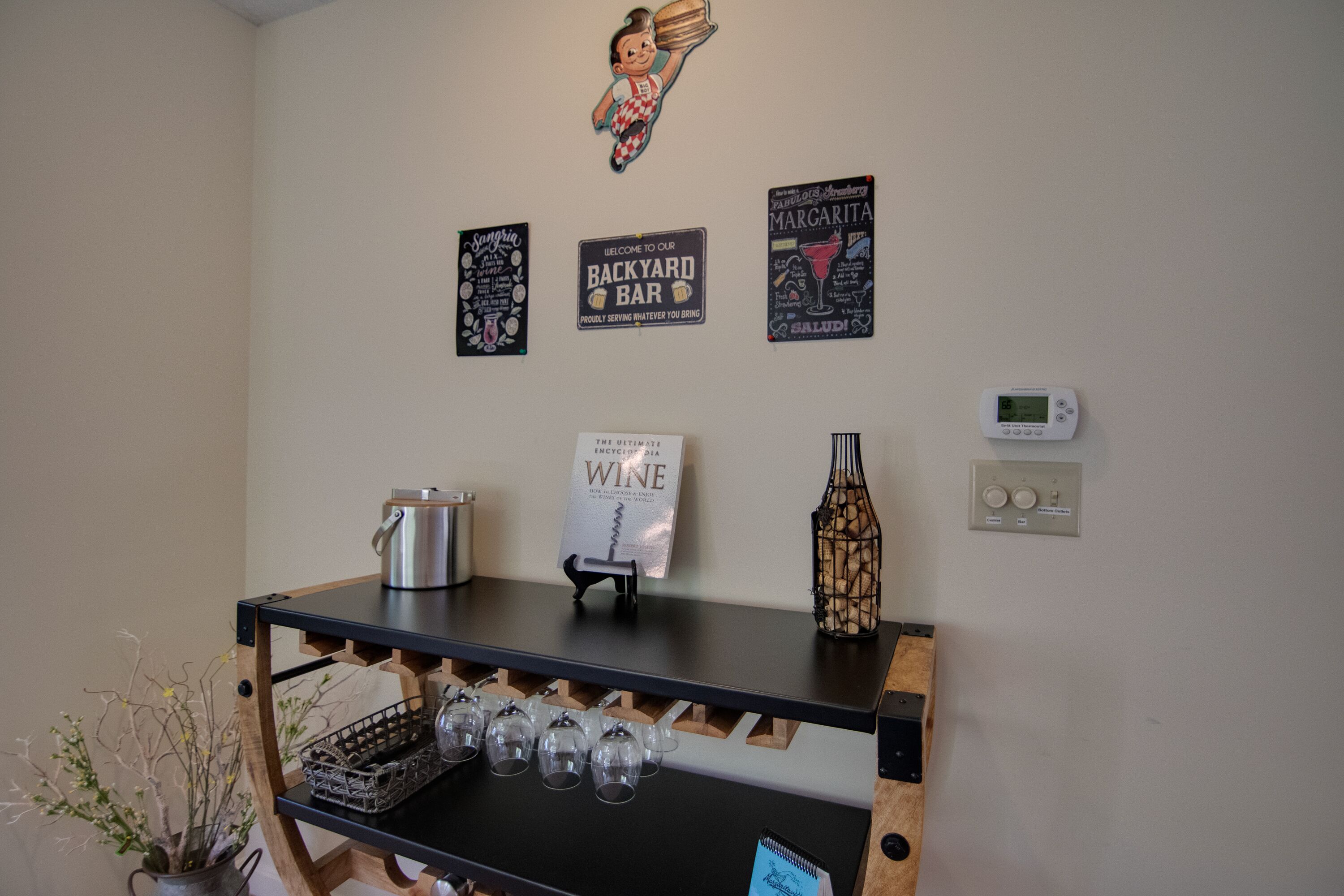 Ecstatic Fall getaway in White Mountains with water views, WiFi, AC