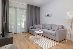 TV - Comfortable Apartment with Balcony | Spa Area and Parking (Kolobrzeg)