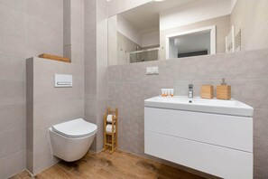 Dusche, Haartrockner, Handtücher