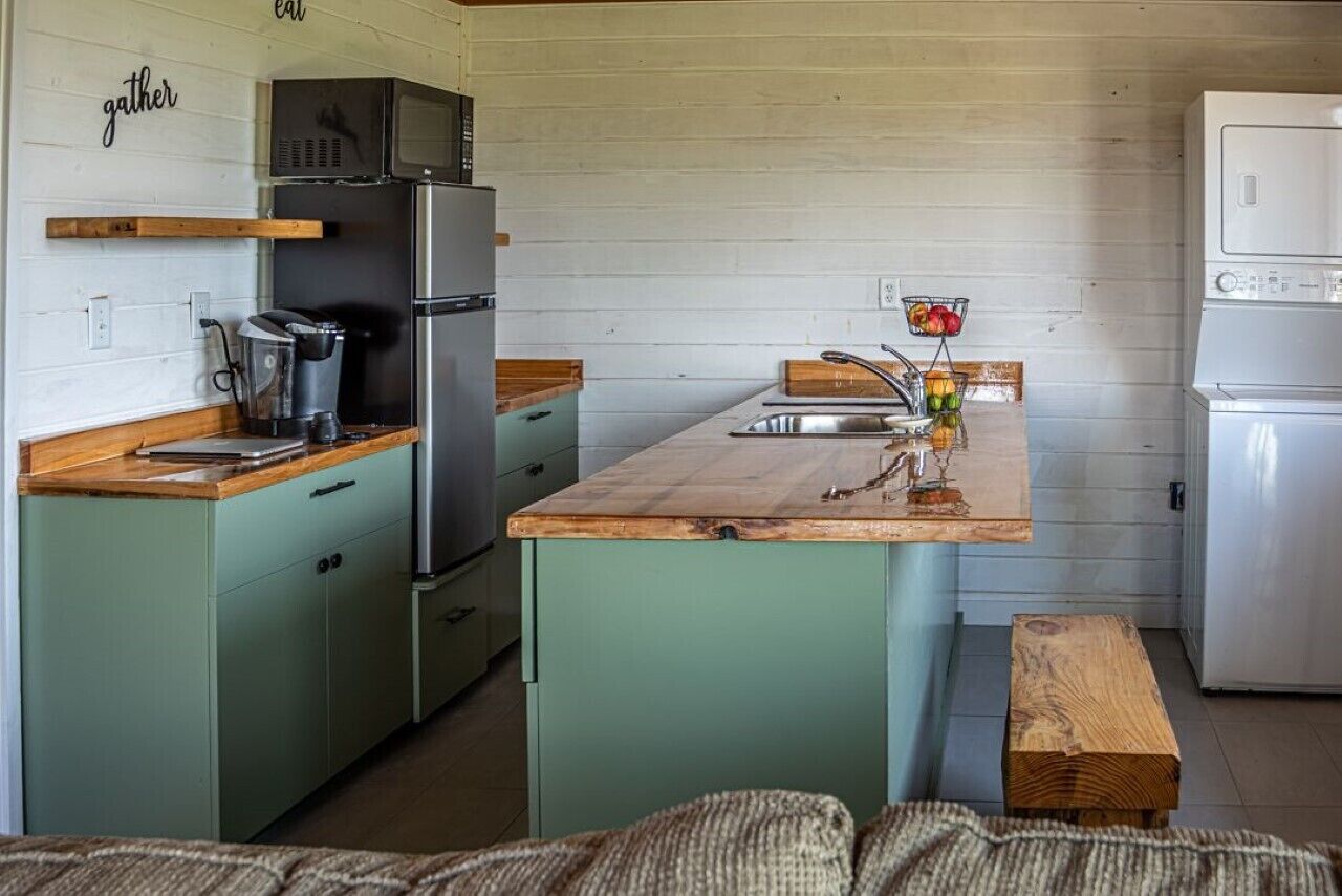 Ultimate Hikers and Bikers Pit Stop to Clean up and Wind Down (no cleaning fee)