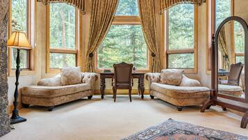 TV connectée, cheminée, espaces bureaux