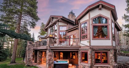Cherry Ridge by AvantStay | Incredible Mountain Mansion w/ Game Room, Hot Tub
