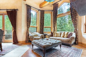 Smart TV, fireplace, offices - Cherry Ridge by AvantStay | Incredible Mountain Mansion w/ Game Room, Hot Tub (Breckenridge)