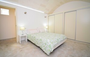 3 slaapkamers, een strijkplank/strijkijzer, gratis wifi, beddengoed