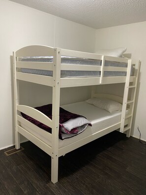 Room - Beautiful Mobile Home 35 mins to Nola, Casinos, & Beaches. (Picayune)