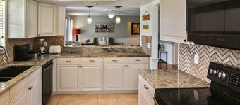 Burnt Store Isles Golf Home, W/Hot Tub/King Bed/Fast WIFI/Unbeatable Location