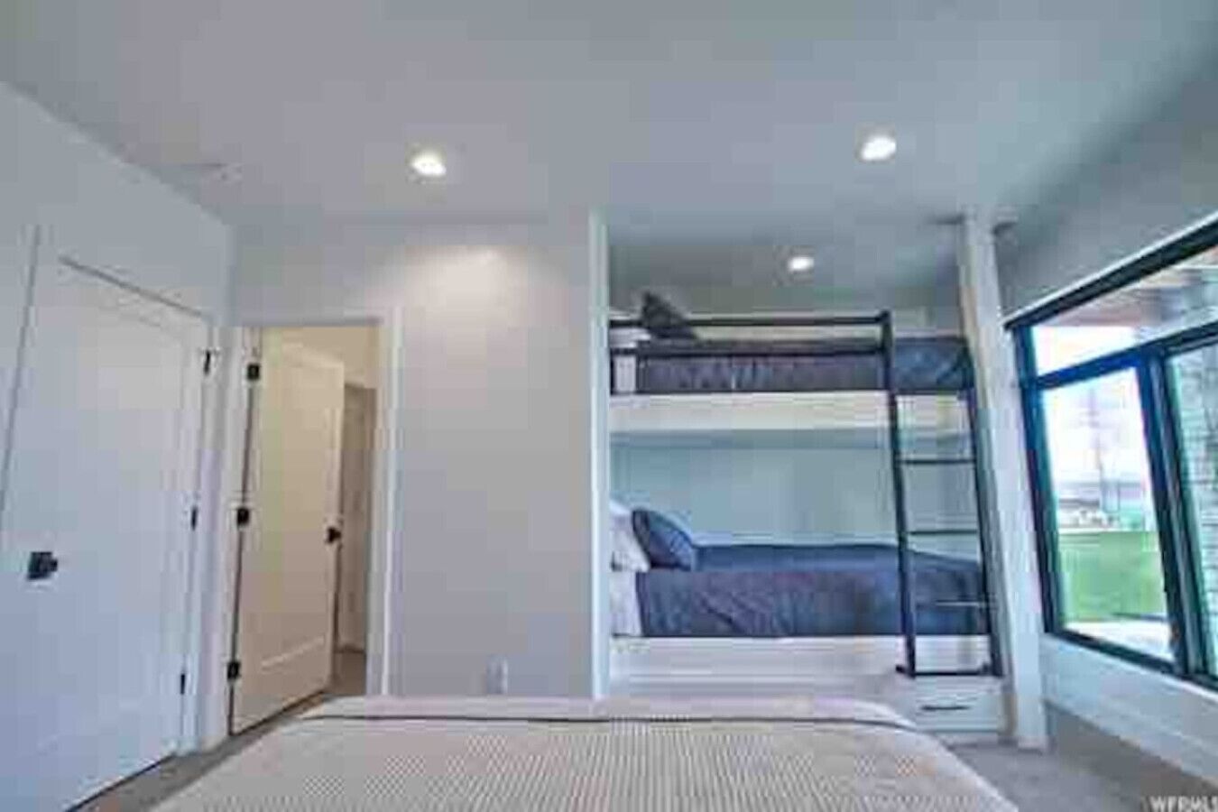 11 soveværelser, skrivebord, strygejern/strygebræt, weekendseng