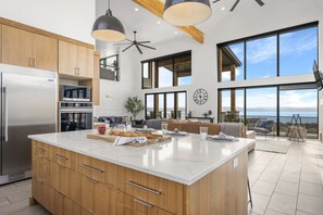 Fridge, microwave, oven, stovetop - Skybridge Bear Lake Sleeps 61-75 with condo add-on (Fish Haven)