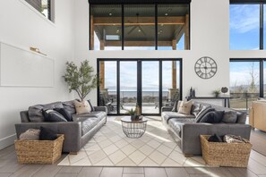 Smart TV, fireplace, DVD player, table football - Skybridge Bear Lake Sleeps 61-75 with condo add-on (Fish Haven)