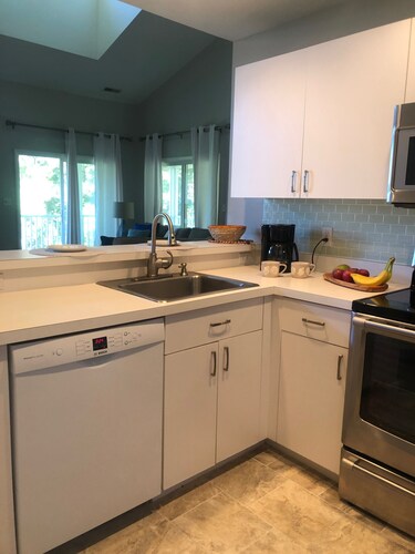 Sea Colony West Gorgeous Lakeview Hideaway