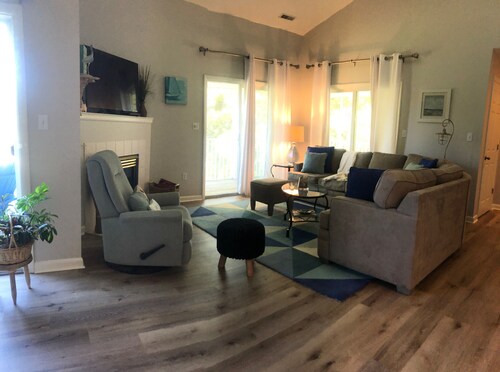 Sea Colony West Gorgeous Lakeview Hideaway