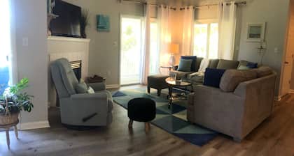 Sea Colony West Gorgeous Lakeview Hideaway