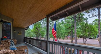 Hilltop Hideaway: Pine Paradise, Spacious Deck, Walk to Rainbow Lake