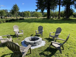 Property grounds - Cozy 2 bedroom house on 1.5 acres (Forks)