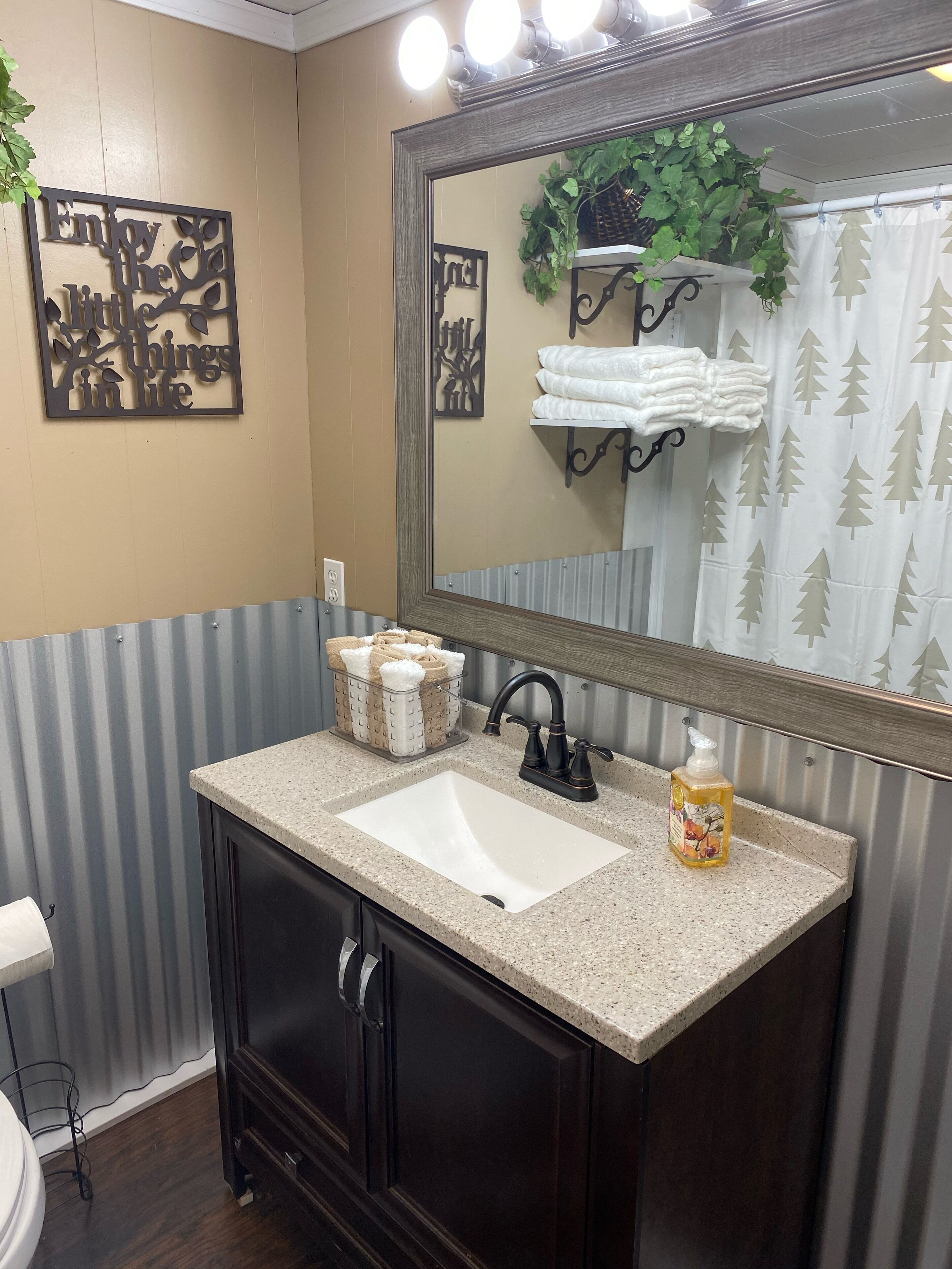 Cozy 2 bedroom house on 1.5 acres