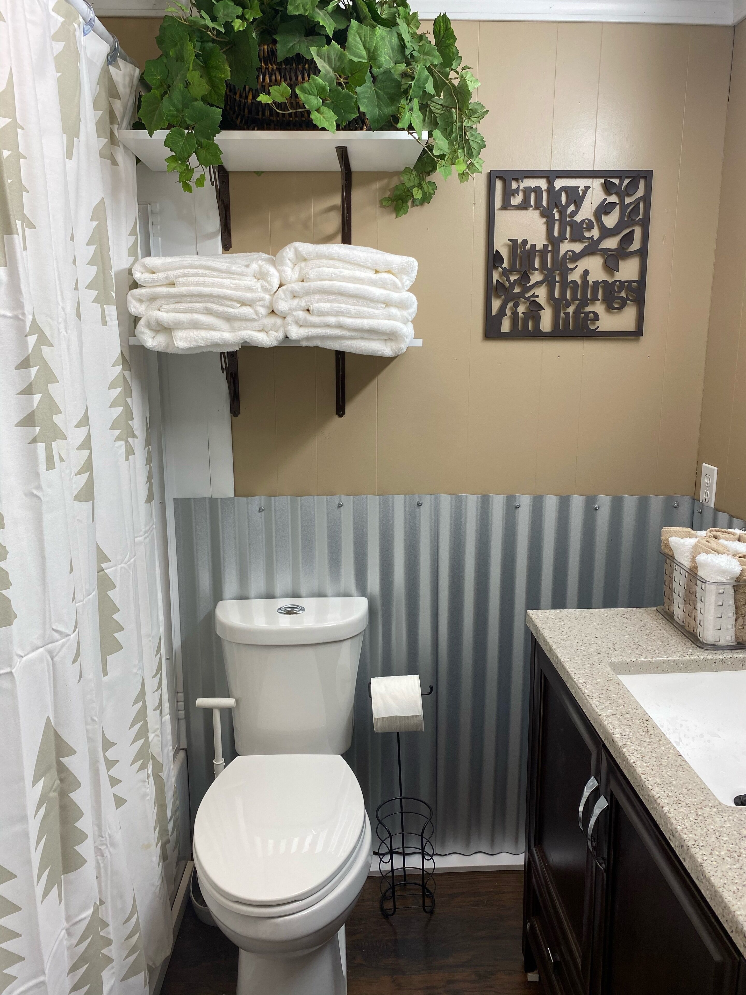 Cozy 2 bedroom house on 1.5 acres