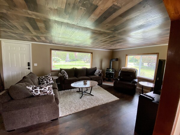 Fireplace - Cozy 2 bedroom house on 1.5 acres (Forks)