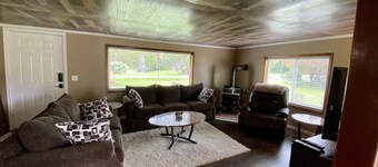 Cozy 2 bedroom house on 1.5 acres