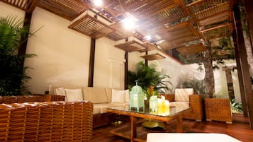 Poolside bar