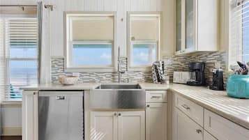 House, Multiple Beds, Patio, Ocean View | Private kitchen | Fridge, microwave, stovetop, dishwasher