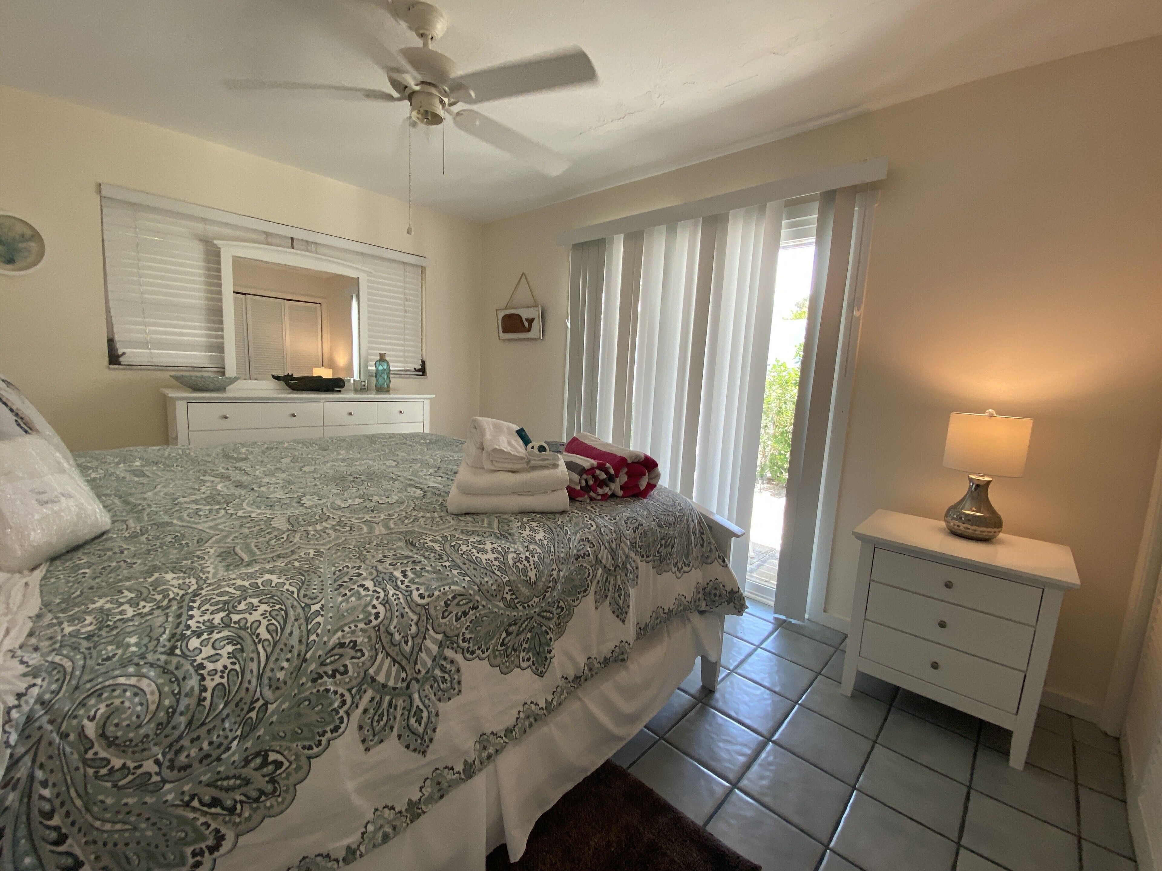 2 habitaciones, tabla de planchar con plancha y wifi gratis 