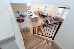 Flat-screen TV, stereo