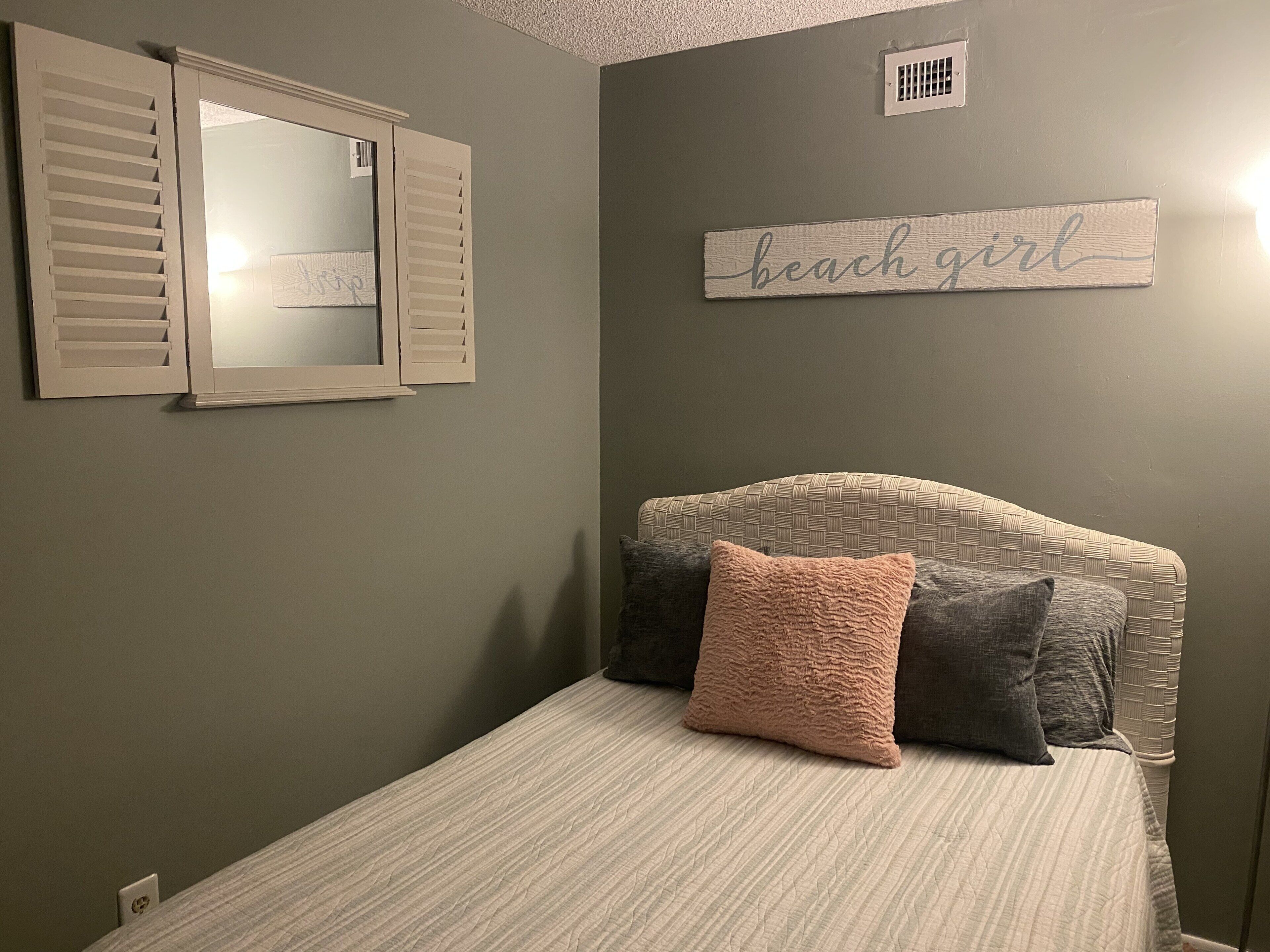 Ocean Front Condo. 3 bed and 2 bath on the 2nd floor