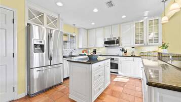 Condo, Multiple Beds, Patio | Private kitchen | Fridge, microwave, stovetop, dishwasher