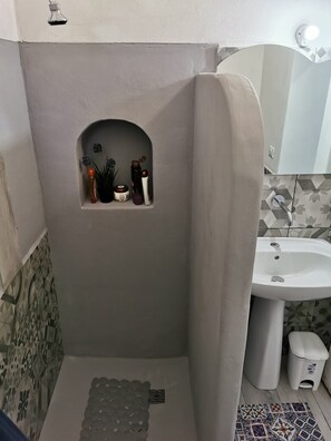 Shower, bidet, towels - Dammuso Chloe 100 qm / 2+4 Pers (Pantelleria)