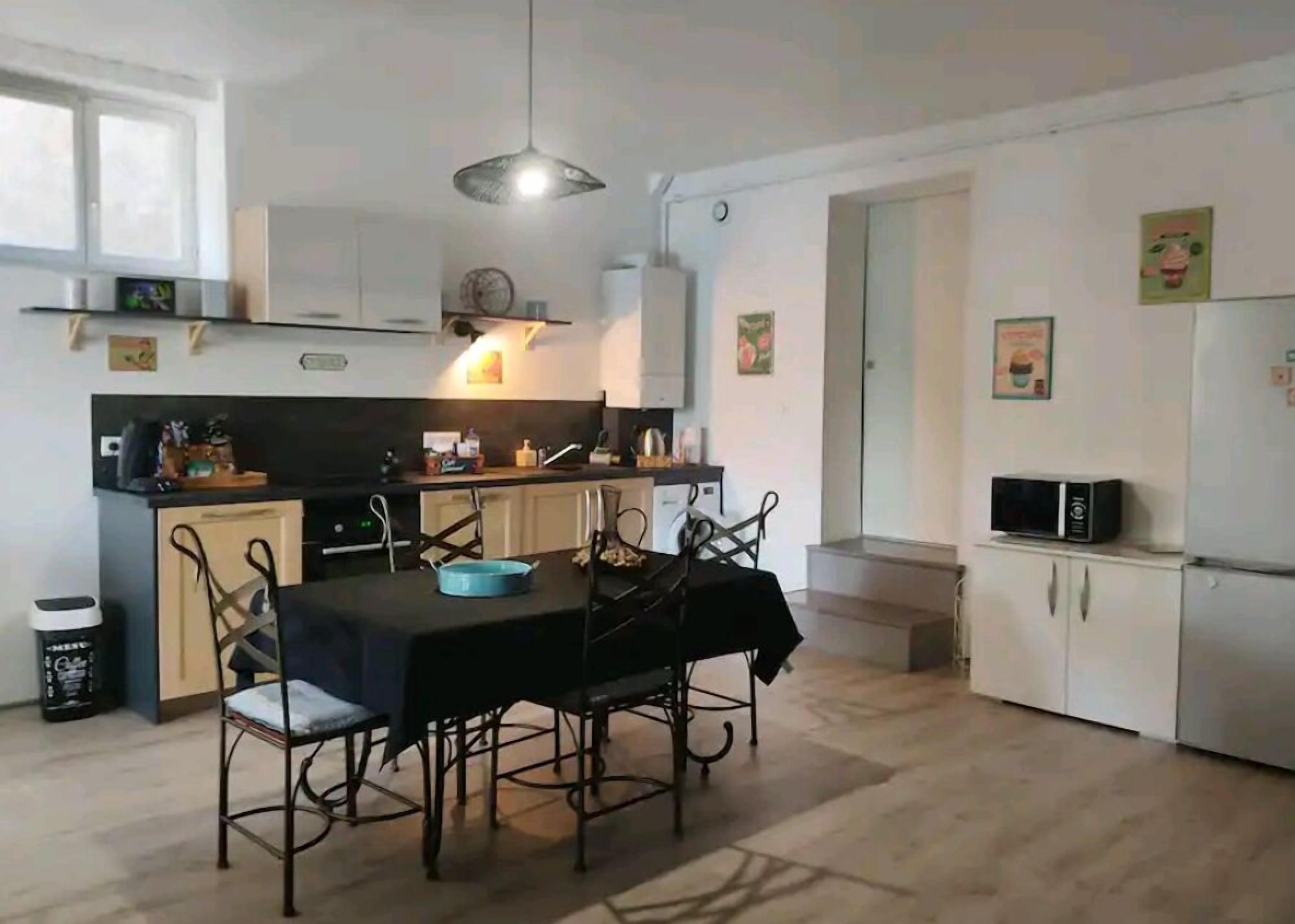 RIVE DE SAÔNE 75m2. Breakfast. Pleasant & spacious.