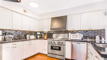 Microwave, dishwasher, coffee/tea maker, cookware/dishes/utensils